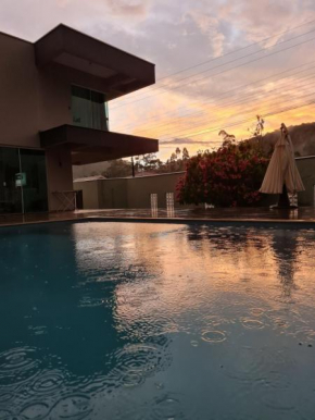 Lux House - Natureza - Piscina - Alto padrão.